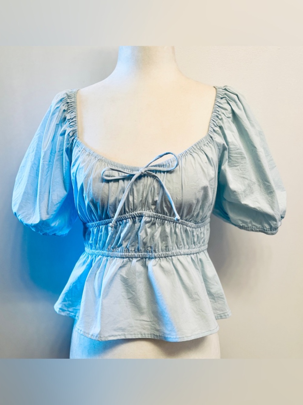 Cotton Candy LA Smocked crop top Puffed sleeves corset-style lace-up closure.M